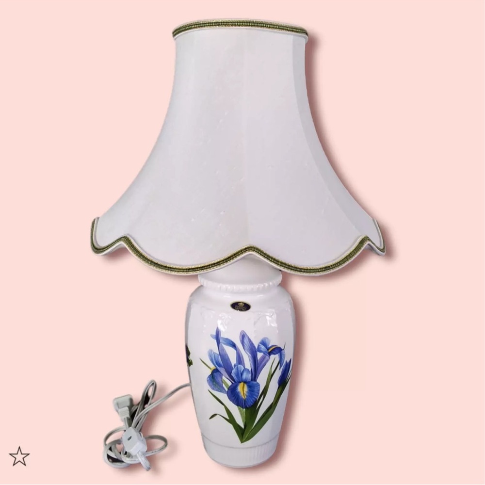 Aynsley table lamp Chelsea flowers white fine bone china England 18.5 in